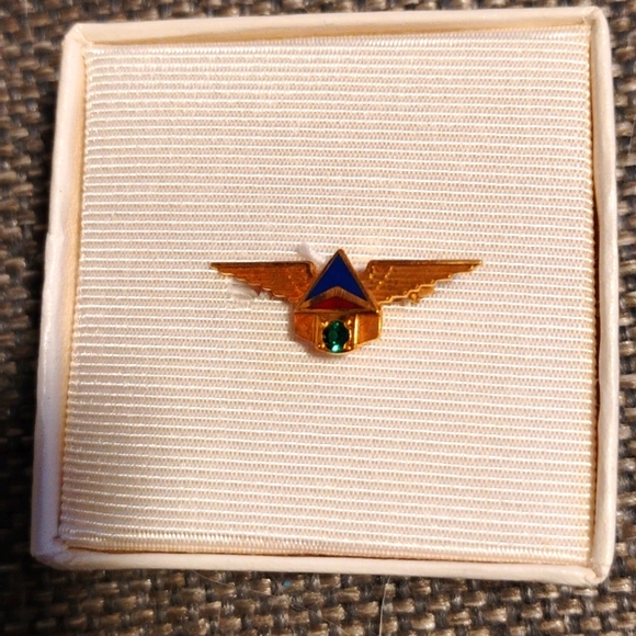 Delta Airlines 15 Year Service Pin - Picture 1 of 4